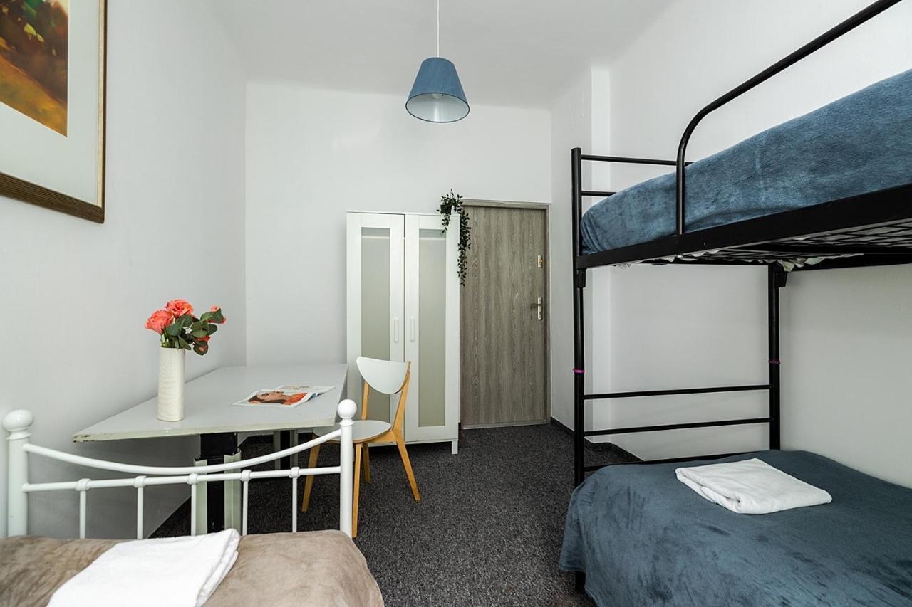 Unit Warsaw Room In Hostel Solec50 By Metro Station Centrum Kopernika Elektrownia Powisle Stadion Narodowy Bagian luar foto