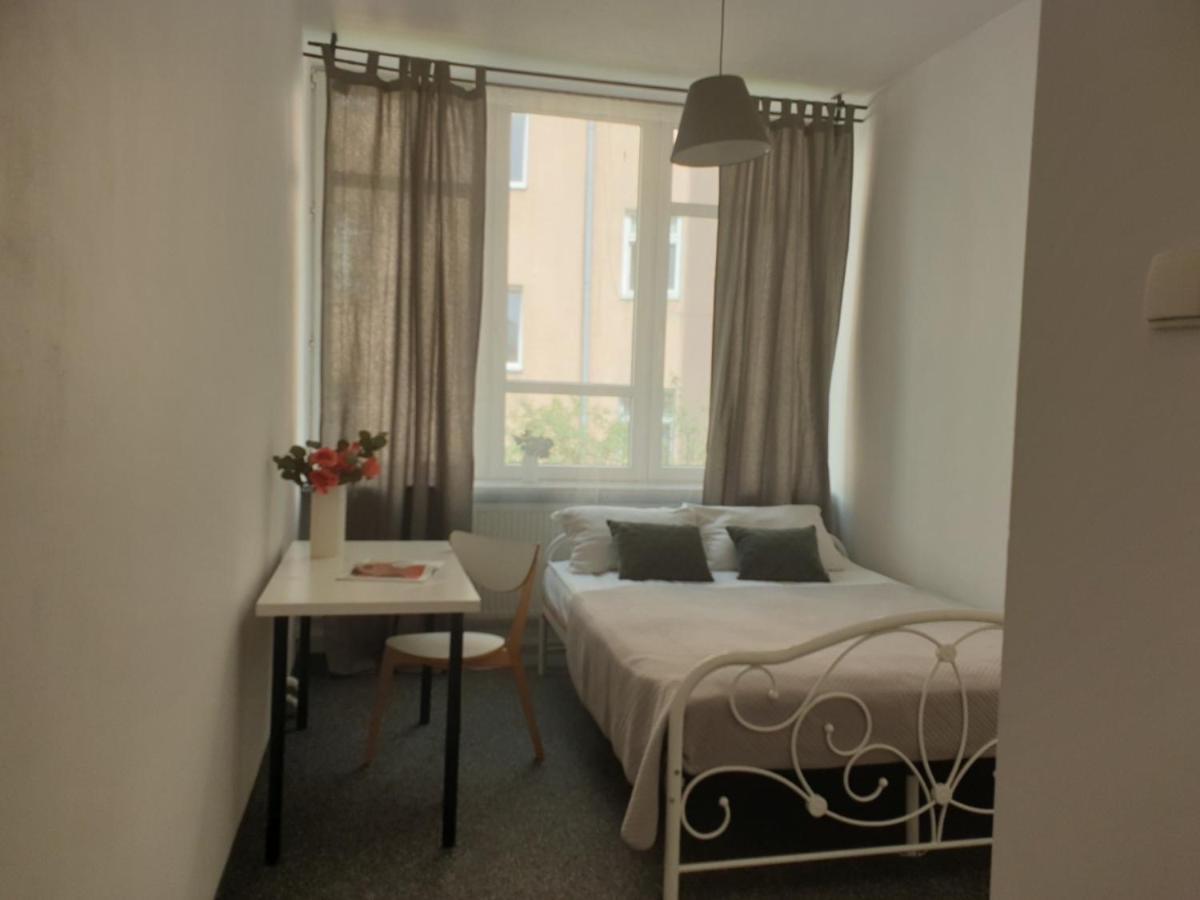 Unit Warsaw Room In Hostel Solec50 By Metro Station Centrum Kopernika Elektrownia Powisle Stadion Narodowy Bagian luar foto
