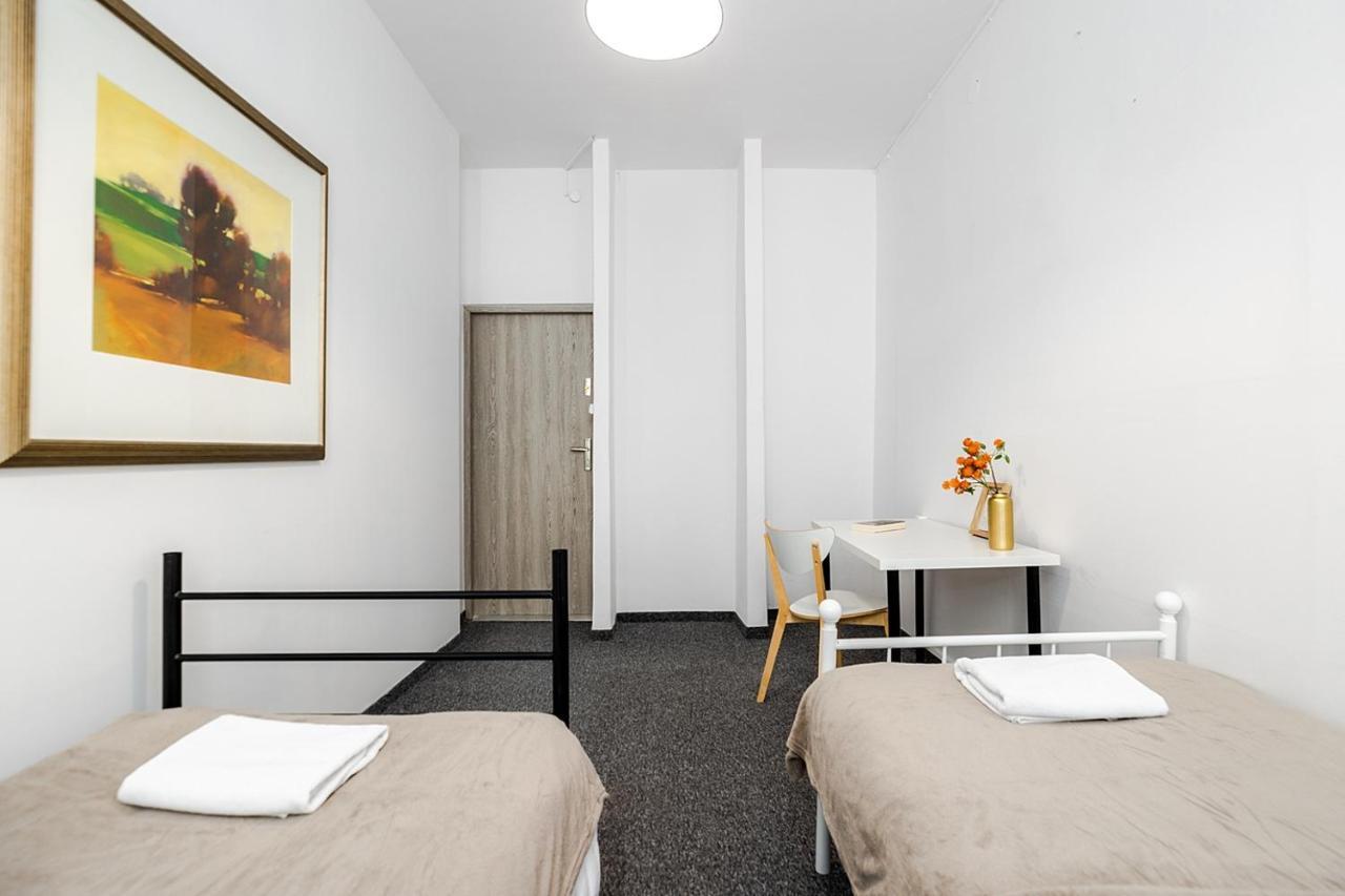 Unit Warsaw Room In Hostel Solec50 By Metro Station Centrum Kopernika Elektrownia Powisle Stadion Narodowy Bagian luar foto