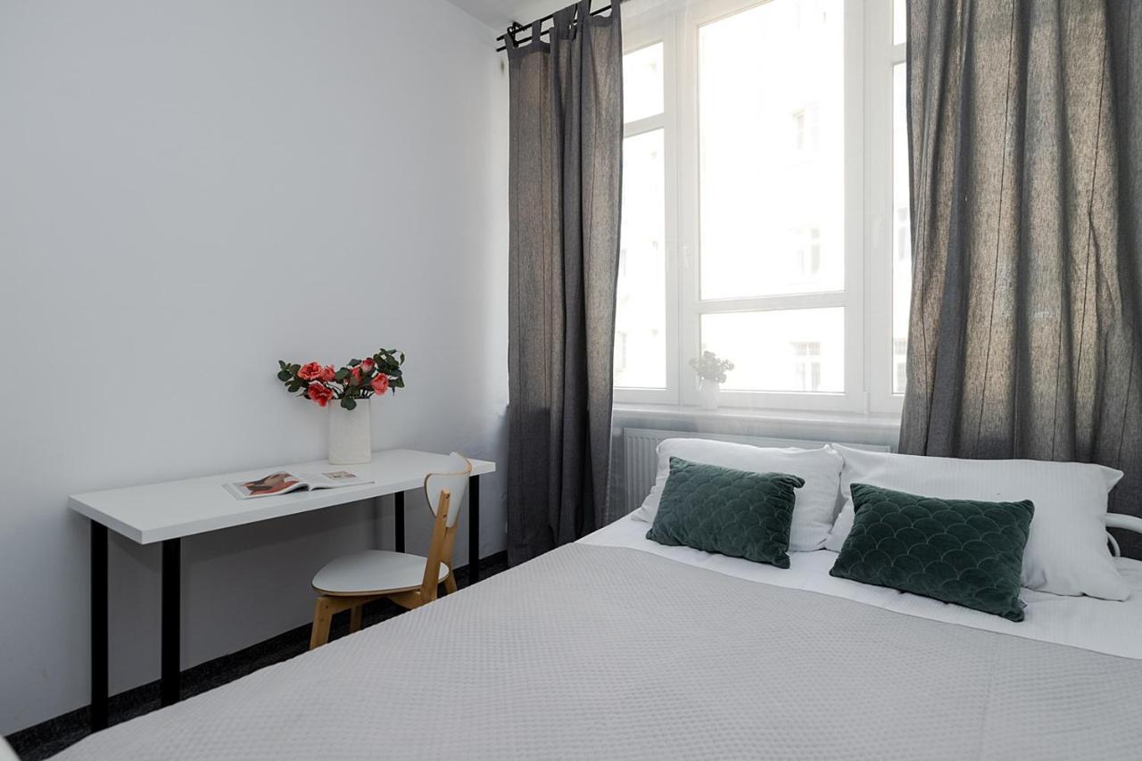 Unit Warsaw Room In Hostel Solec50 By Metro Station Centrum Kopernika Elektrownia Powisle Stadion Narodowy Bagian luar foto